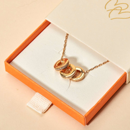 Collar personalizado Unión con nombre en cristal baño de oro merci maman