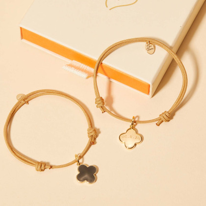 Pulsera personalizada con cruz de trébol de esmalte baño de oro merci maman