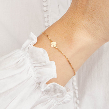Bracelet personnalisé Initiale Croix Romane sur chaîne doré à l'or fin Merci Maman