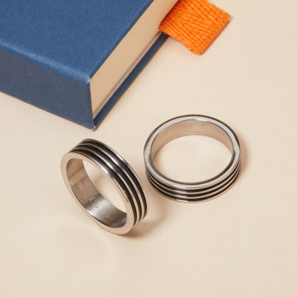 Anillo personalizado de acero y caucho para hombre merci maman