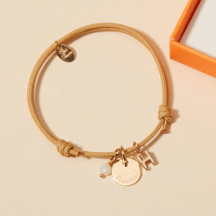 Pulsera personalizada con mini gema y letra Abecedario baño de oro merci maman