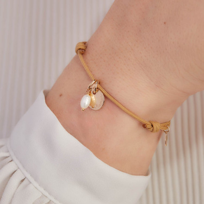 Personalisiertes Armband mit Mini Perle gold plated merci maman