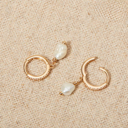 Pendientes de aro con mini perlas baño de oro merci maman