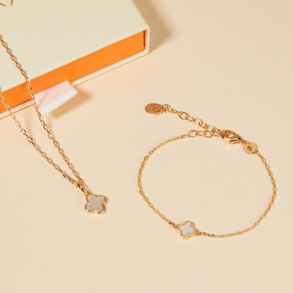 Bracelet personnalisé Croix Romane Nacre sur chaîne pour Enfant doré à l'or fin Merci Maman