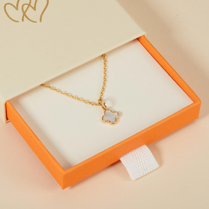 Collier personnalisé Mini Croix Romane Nacre Plaqué Or Merci Maman