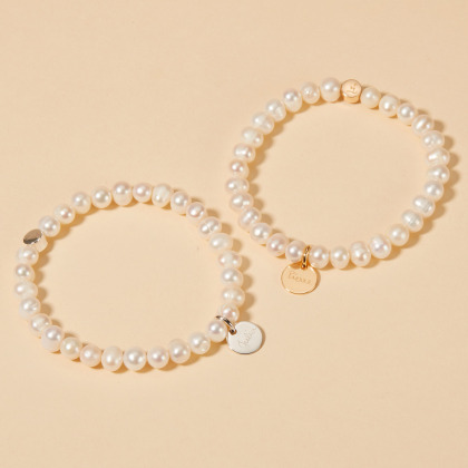 Bracciale personalizzato con nome e perline bianche placcato in oro merci maman