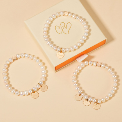 Bracciale personalizzato con nome e perline bianche placcato in oro merci maman