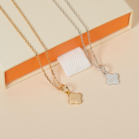 Personalisierte Mini Klee Kreuz Halskette für Kinder vergoldet Merci Maman