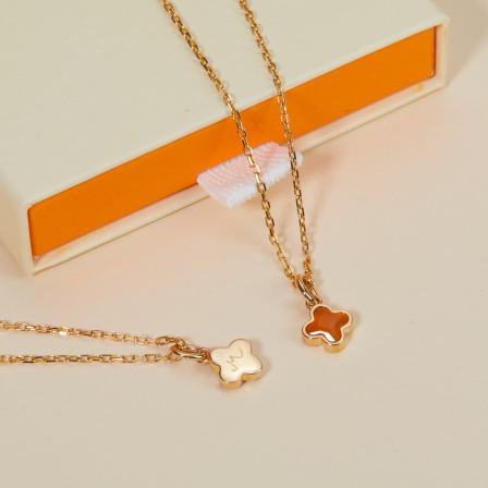 Collar personalizado con cruz de trébol de piedra de nacimiento Baño de oro Merci Maman