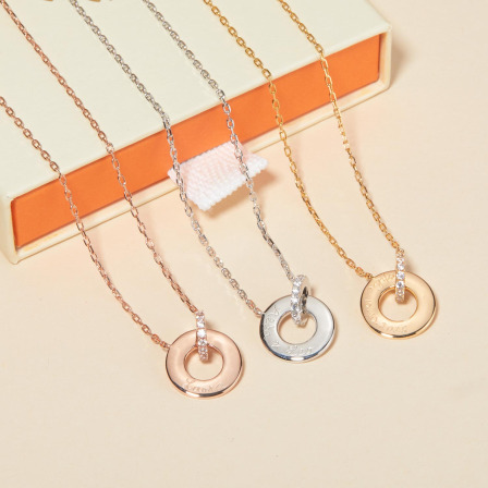 Personalisierte Halskette mit verschlungenen Ringen und Kristall Vergoldet Merci Maman