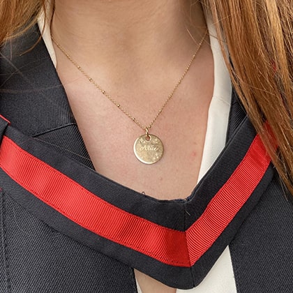 https://www.mercimamanboutique.com/de/personalisierte-halskette-mit-dekoration