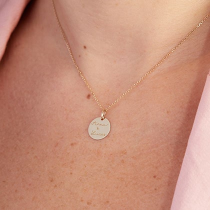 Collana a disco personalizzata in oro 9 carati.