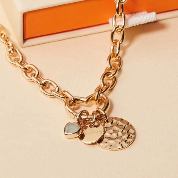 Collier personnalisé breloques sur fermoir coeurs