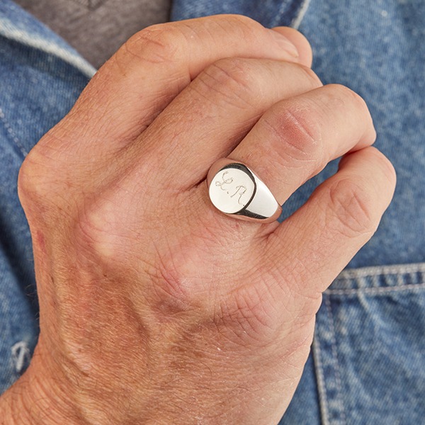 Chevalière ronde personnalisée en argent massif