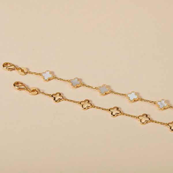 Bracciale Personalizzato con Iniziale Croce a trifoglio Madreperla su Catena